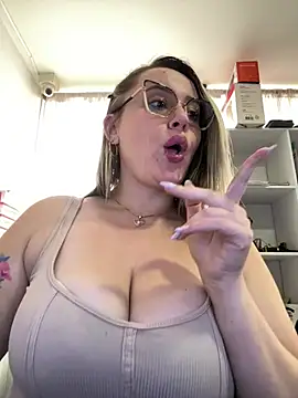 Snapshot of CurvyLust_x chatting on 23, 2, 2026 CurvyLust x online show from 23, 2, 2026