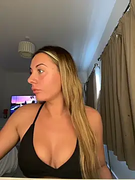 Snapshot of Scarlettroseeee chatting on 11, 10, 2025 Scarlettroseeee online show from 11, 10, 2025