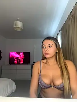 Snapshot of Scarlettroseeee chatting on 25, 10, 2025 Scarlettroseeee online show from 25, 10, 2025