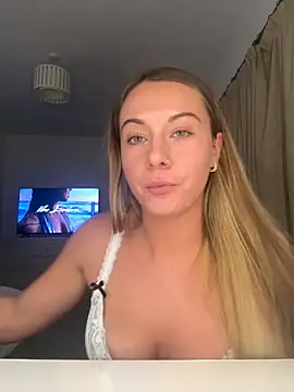 Snapshot of Scarlettroseeee chatting on 7, 11, 2025 Scarlettroseeee online show from 7, 11, 2025