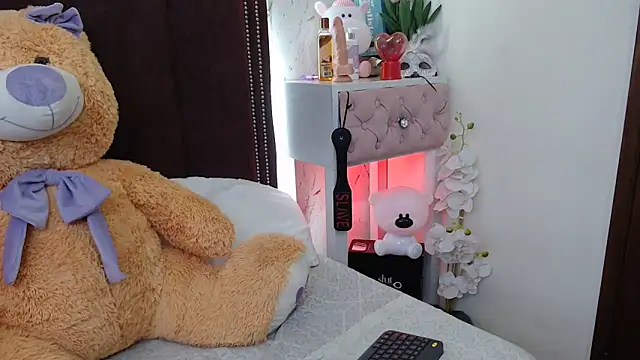 VioletxBloom online show from 4, 10, 2025