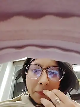 VioletxBloom online show from 2, 12, 2025