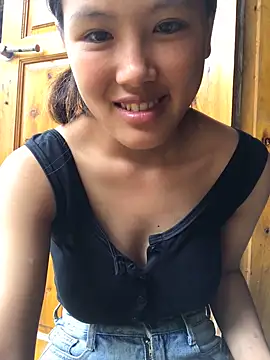 Snapshot of May_nhi chatting on 12, 9, 2025 May nhi online show from 12, 9, 2025