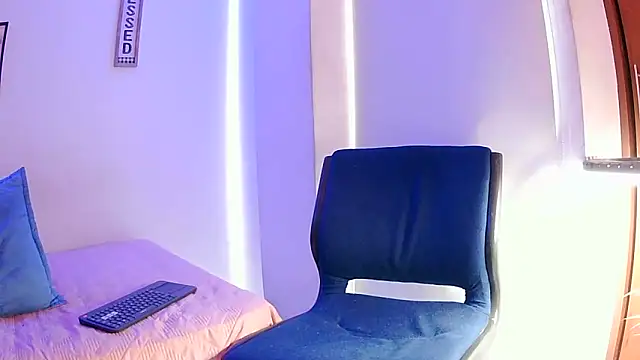 Snapshot of __abrill__ chatting on 9, 9, 2025   abrill   online show from 9, 9, 2025