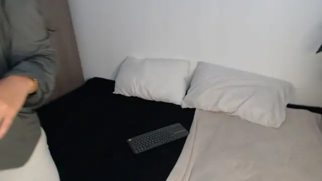 Snapshot of __abrill__ chatting on 27, 10, 2025   abrill   online show from 27, 10, 2025