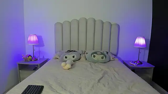 Snapshot of SofieBunnie chatting on 10, 11, 2025 SofieBunnie online show from 10, 11, 2025