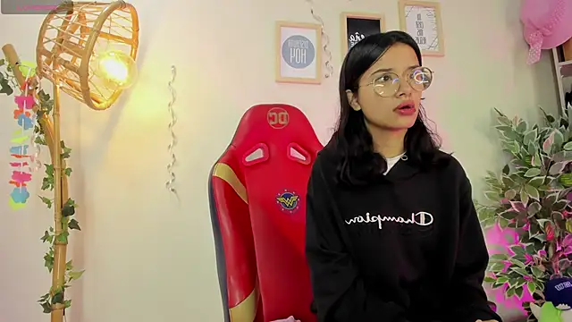 Lana Dreams  online show from 18, 9, 2025