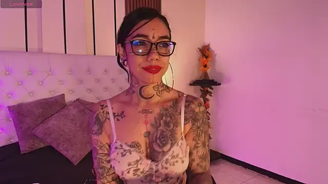 ViolettaAlemida online show from 7, 1, 2026