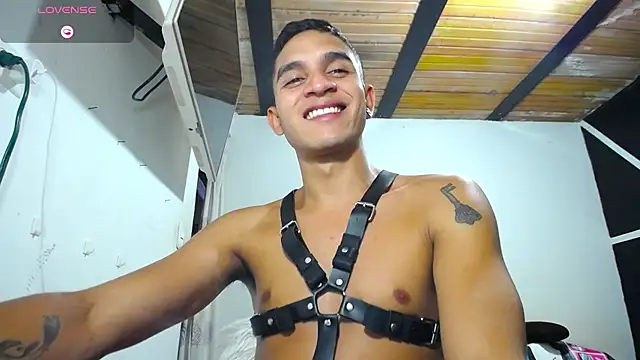 Angel latinboy online show from 9, 1, 2025