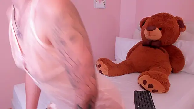 mae lyra online show from 23, 9, 2025