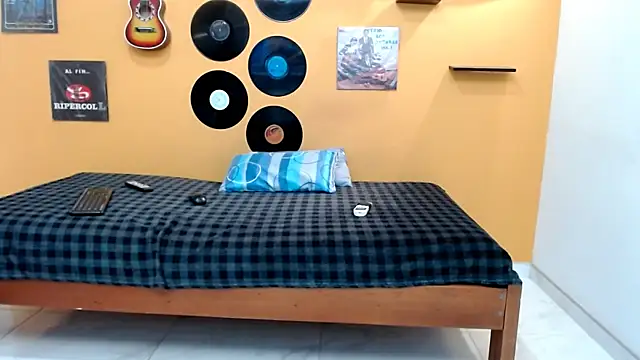 skinnyverus18 online show from 9, 2, 2026