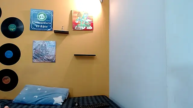 Snapshot of skinnyverus18 chatting on 28, 3, 2026 skinnyverus18 online show from 28, 3, 2026