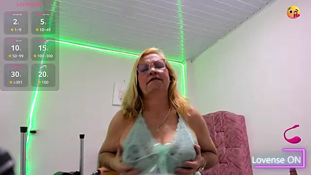 Snapshot of esmeraldaladys chatting on 20, 6, 2026 esmeraldaladys online show from 20, 6, 2026