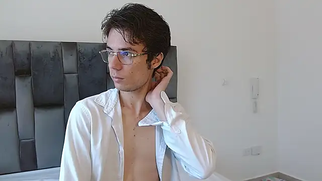 Snapshot of VIKTORNOIR chatting on 15, 10, 2025 VIKTORNOIR online show from 15, 10, 2025