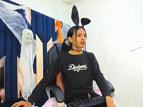 Aisha hotts777 online show from 1, 11, 2025