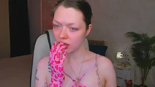 Lunar Lily online show from 14, 1, 2026