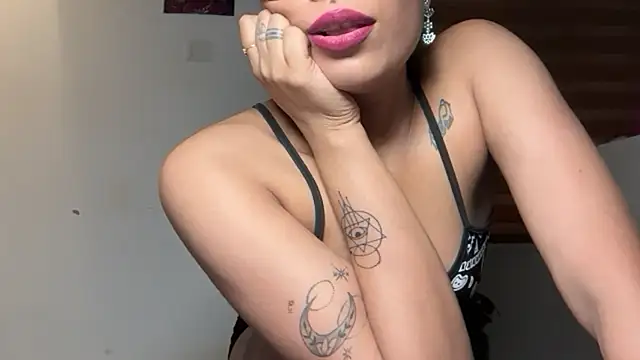 Snapshot of LucytheDevilQueen chatting on 25, 6, 2026 LucytheDevilQueen online show from 25, 6, 2026