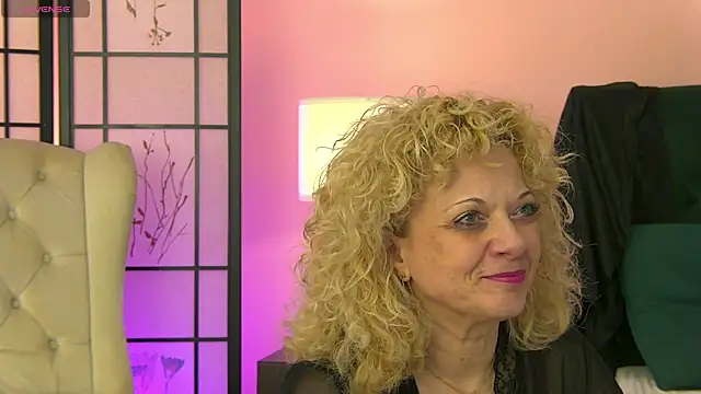 Snapshot of NiaMalkova chatting on 2, 10, 2025 NiaMalkova online show from 2, 10, 2025