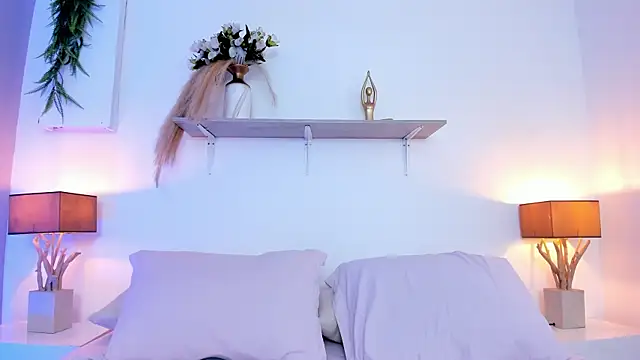 LuciaBenett  online show from 10, 9, 2025