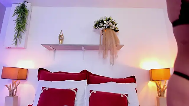 LuciaBenett  online show from 24, 11, 2025