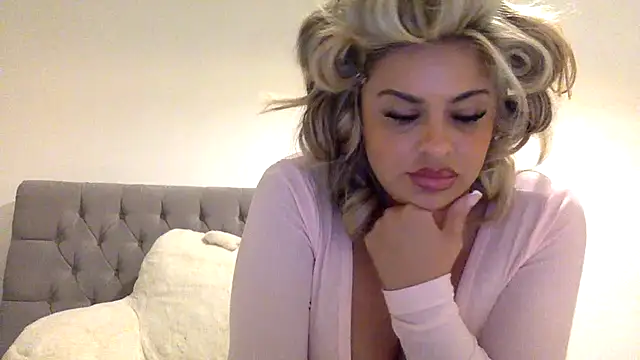 Miss Mami online show from 26, 10, 2025