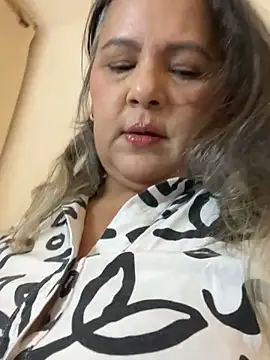 Snapshot of Lucy_Milf_474 chatting on 29, 6, 2026 Lucy Milf 474 online show from 29, 6, 2026