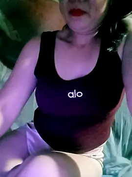 Surrilove online show from 5, 2, 2026