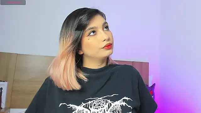 Akatsumi  online show from 15, 10, 2025