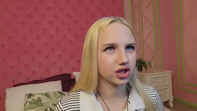 Snapshot of Sky_Cutie chatting on 18, 7, 2026 Sky Cutie online show from 18, 7, 2026