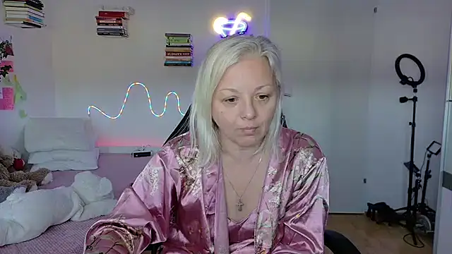 Linsy Kim online show from 5, 4, 2026