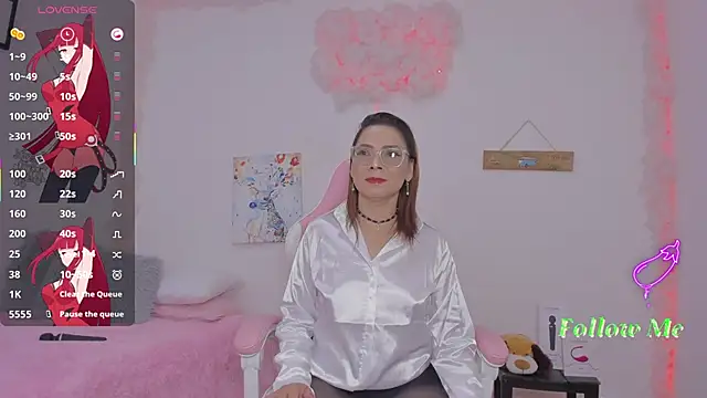 milfAaura online show from 30, 11, 2025