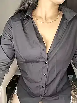 Snapshot of Savita2310 chatting on 14, 11, 2025 Savita2310 online show from 14, 11, 2025