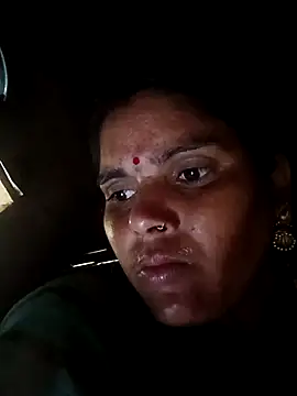 Snapshot of Sexy_queeny chatting on 4, 10, 2025 Sexy queeny online show from 4, 10, 2025