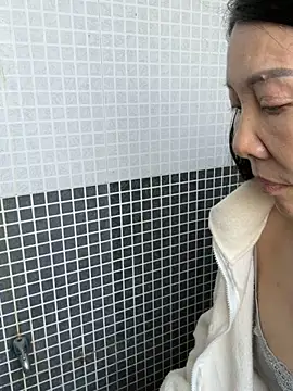 xiiuuff18 online show from 24, 10, 2025