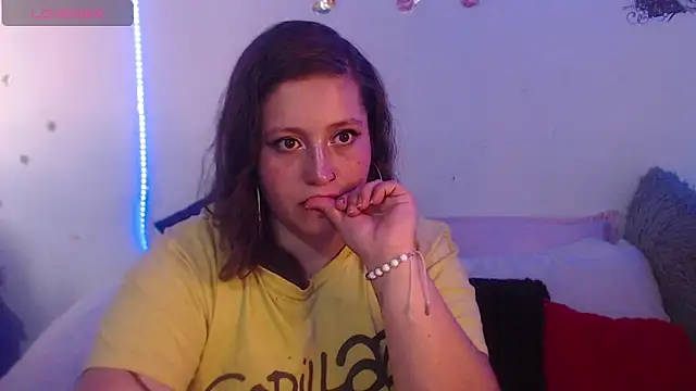 Snapshot of nahomy_jonhs chatting on 21, 10, 2025 nahomy jonhs online show from 21, 10, 2025