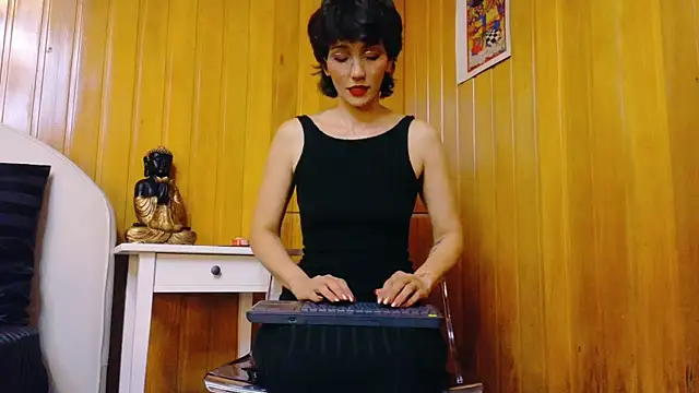 Zafiro Gem  online show from 28, 10, 2025