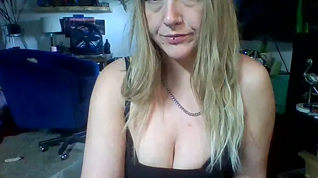 Snapshot of cutiekayls chatting on 1, 7, 2026 cutiekayls online show from 1, 7, 2026