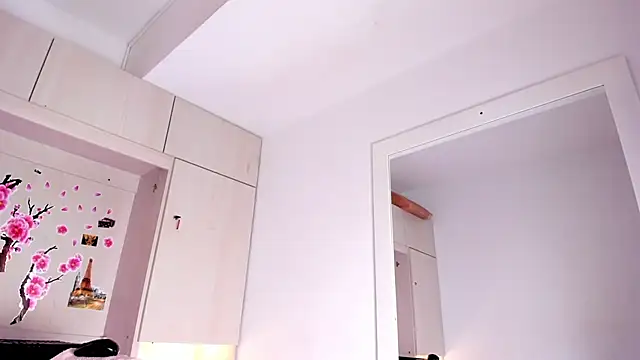 Stefannyevans  online show from 9, 10, 2025