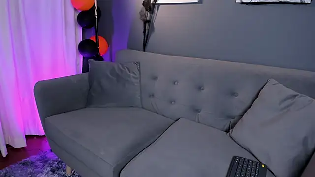 flower smith  online show from 18, 10, 2025