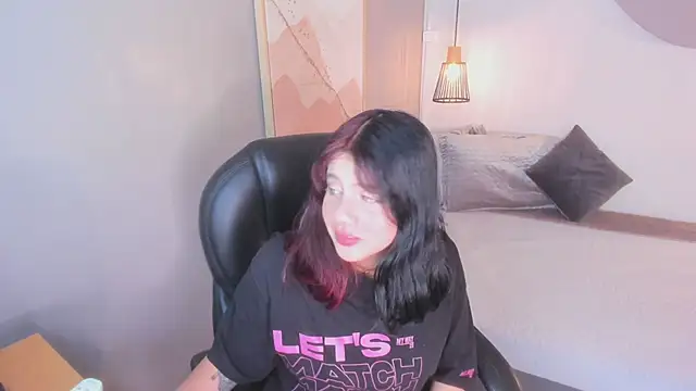 Julieth brown  online show from 14, 11, 2025