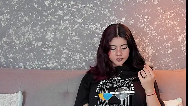 Julieth brown  online show from 4, 12, 2025