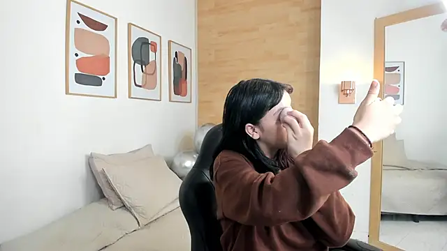 Julieth brown  online show from 14, 12, 2025