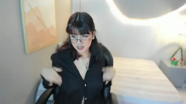 Julieth brown  online show from 18, 12, 2025