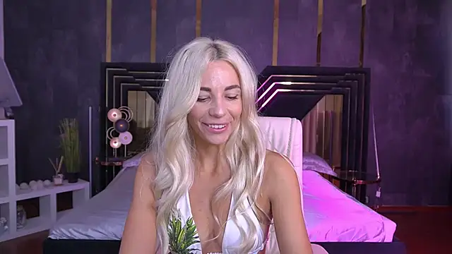 BellaRayyy online show from 28, 9, 2025