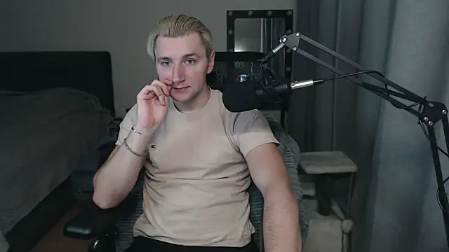 Snapshot of Elvin_Vaenight chatting on 7, 10, 2025 Elvin Vaenight online show from 7, 10, 2025