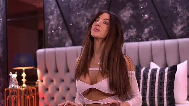 StephieRouse online show from 6, 2, 2026