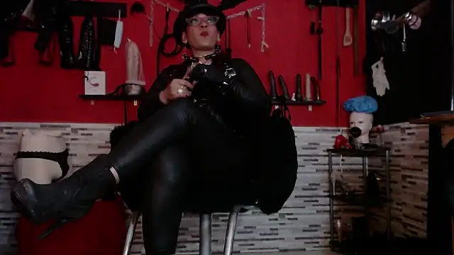 Miss Mirandaa online show from 8, 11, 2025