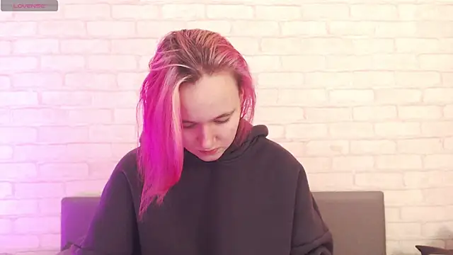 Ericha Stone online show from 6, 11, 2025