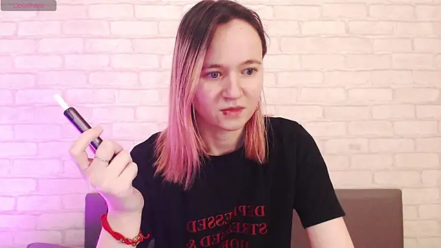 Ericha Stone online show from 19, 4, 2026