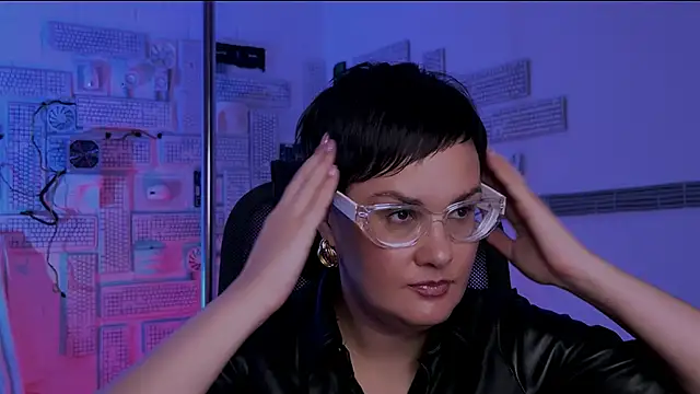 LauraDavidsons online show from 12, 11, 2025